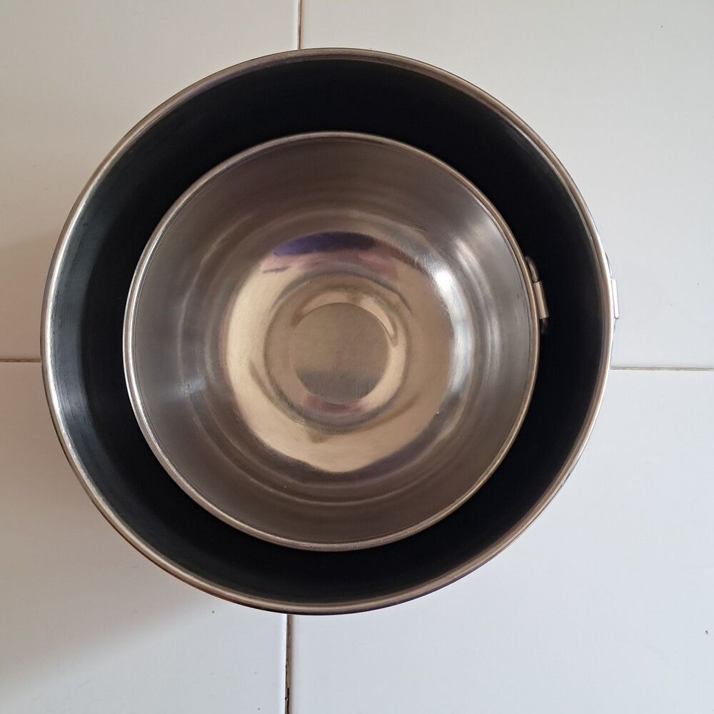 Set Of 2 Metal Mixing Bowls Approx. 3½" Tall 7¼" Across & 3" Tall 5½" Across